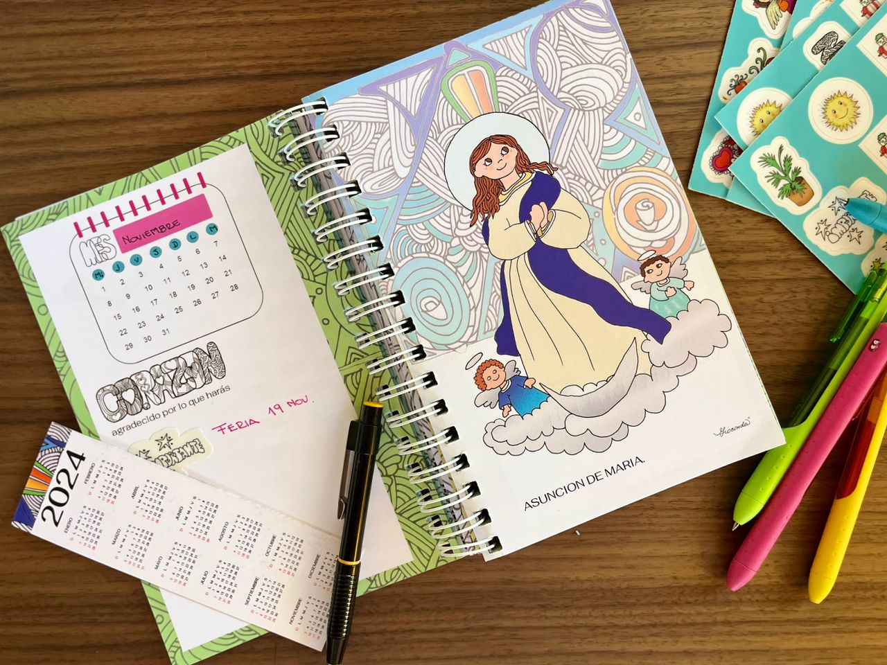 Agenda Pausa y Gratitud perfecta para reflexionar y agradecer, Agenda ilustrada con imágenes de la Virgen por Gioconda Vivas (5.5"x8.5"), Agenda perpetua ilustrada con imágenes de la Virgen mes a mes por Gioconda Vivas (5.5"x8.5"), giocondavivas.com, Gioconda vivas, giocondavivas, arte religioso, arte inspirador, Páginas  del mes e imágen de la Virgen, 
