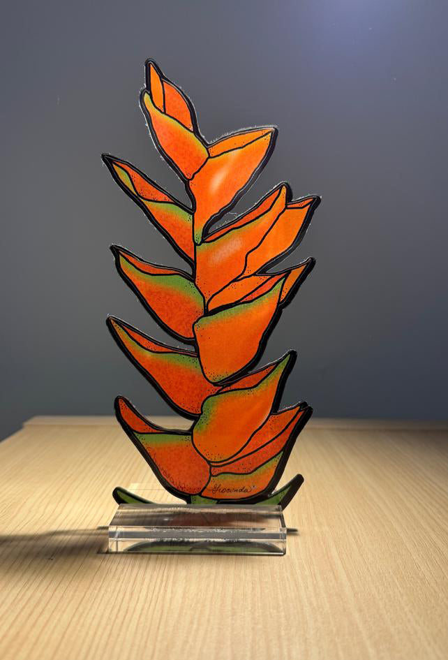 Racimo del Trópico – Escultura en acrílico de heliconia rostrata