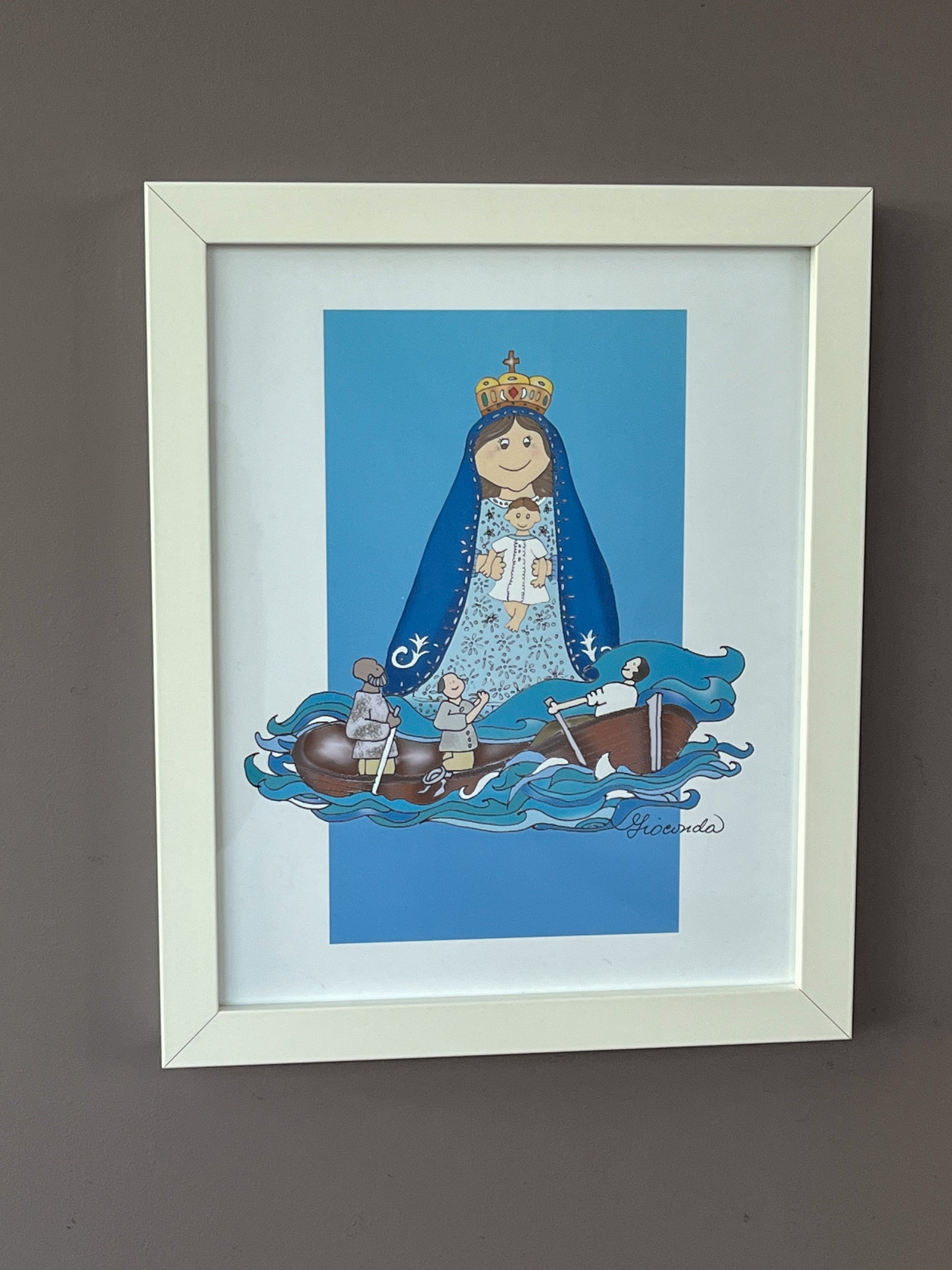 Pintura Ilustrada de la 'Virgen de la Caridad del Cobre' por Gioconda Vivas (8"x10"), Caridad del Cobre, giocondavivas.com, Gioconda vivas, giocondavivas, arte religioso, arte inspirador, Caridad del Cobrecon fondo azul, con marco